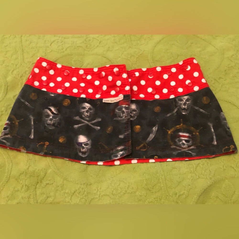 Sweet Spot Reversible Sport Skirt. Made to be worn with shorts/tights. OS.